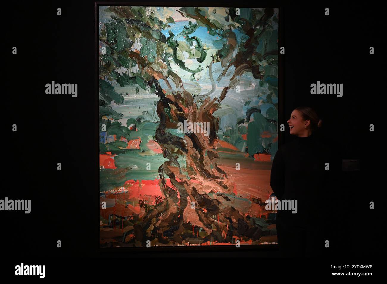 Basandosi sul successo dello scorso anno di Marhala: Highlights della collezione Dalloul, Christie's è onorata di offrire un secondo eccezionale gruppo di opere della collezione Dalloul, Beirut. Formata dal Dr. Ramzi Dalloul e Saeda El Husseini e avanzata dal loro figlio, Dr. Basel Dalloul, la collezione presenta un viaggio coinvolgente attraverso la storia dell'arte araba moderna e contemporanea. Foto Stock