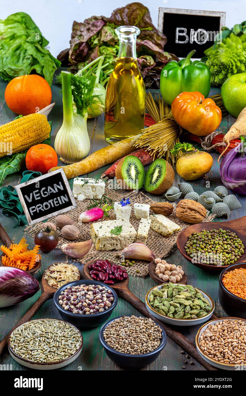 Gli ingredienti essenziali per cucinare e mangiare vegani. Dieta vegetale vegana 016357 023 Foto Stock