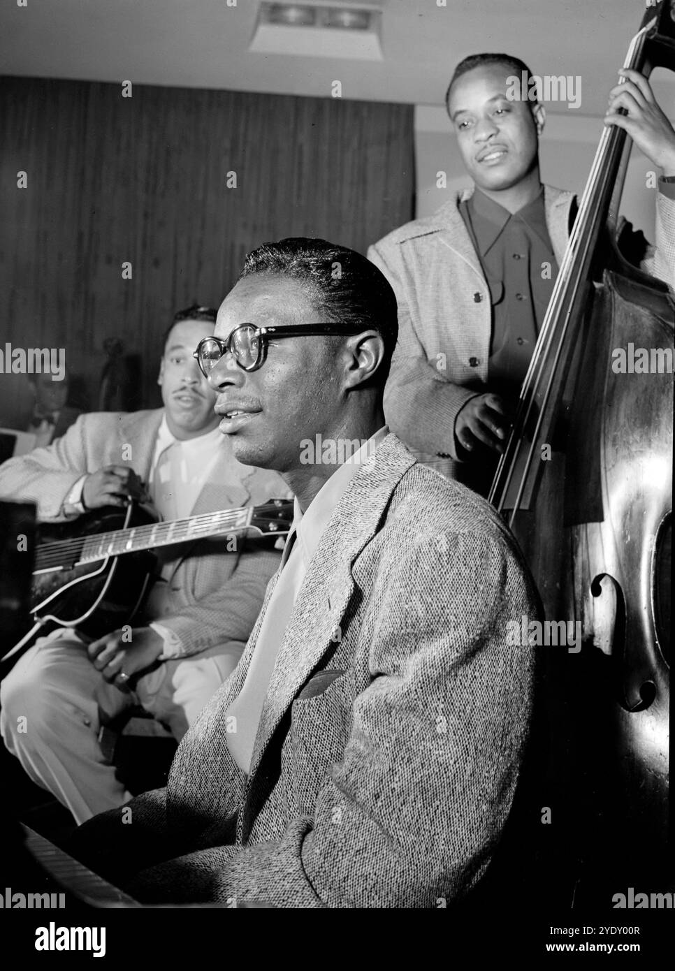 Ritratto di Oscar Moore, Nat King Cole, e Wesley Prince, New York, N.Y., CA. luglio 1946 - foto di Gottlieb Foto Stock