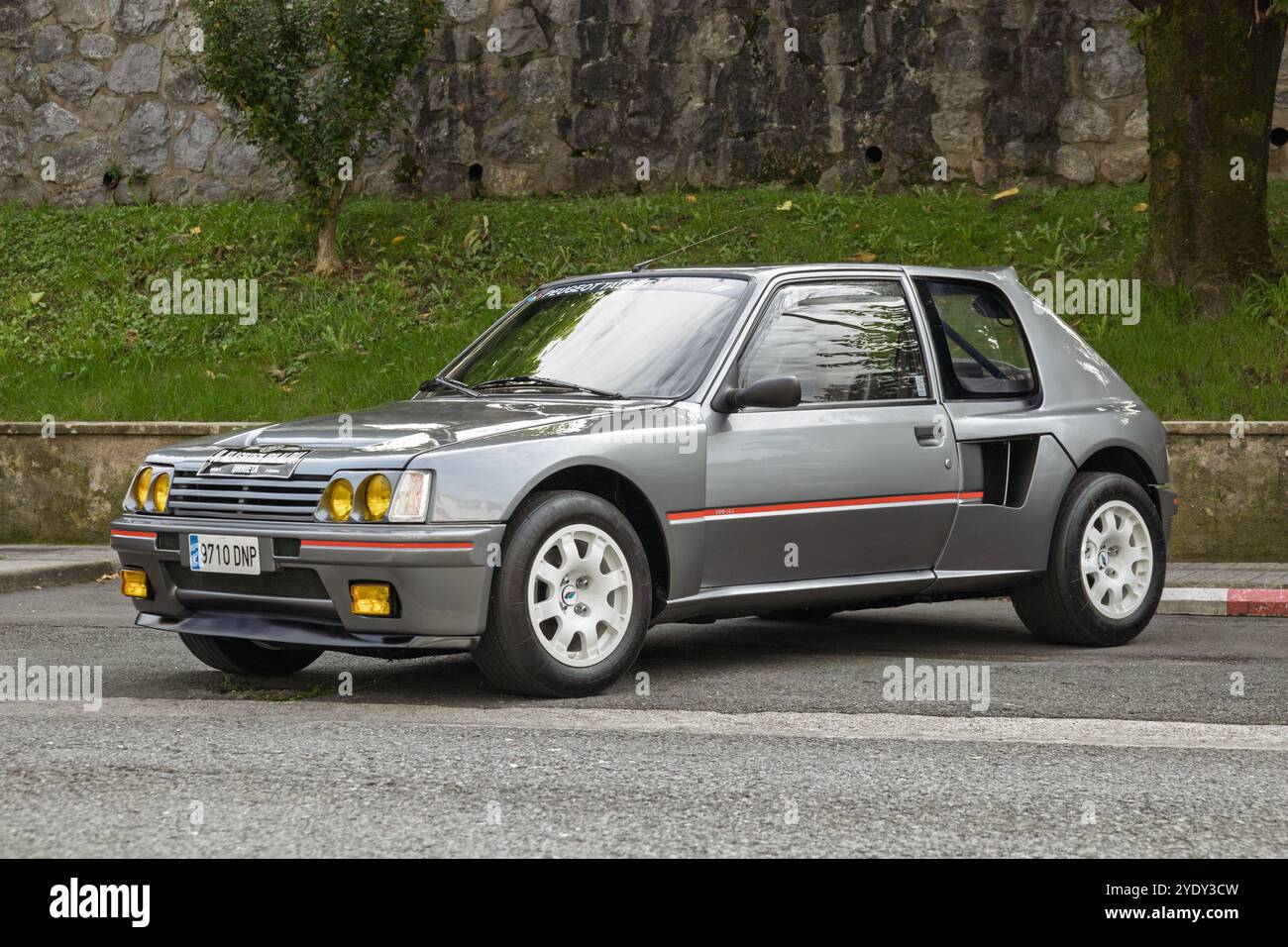 Urnieta, Spagna - 5 ottobre 2024: 1984 Peugeot 205 Turbo 16 (T16) Homologation car Foto Stock