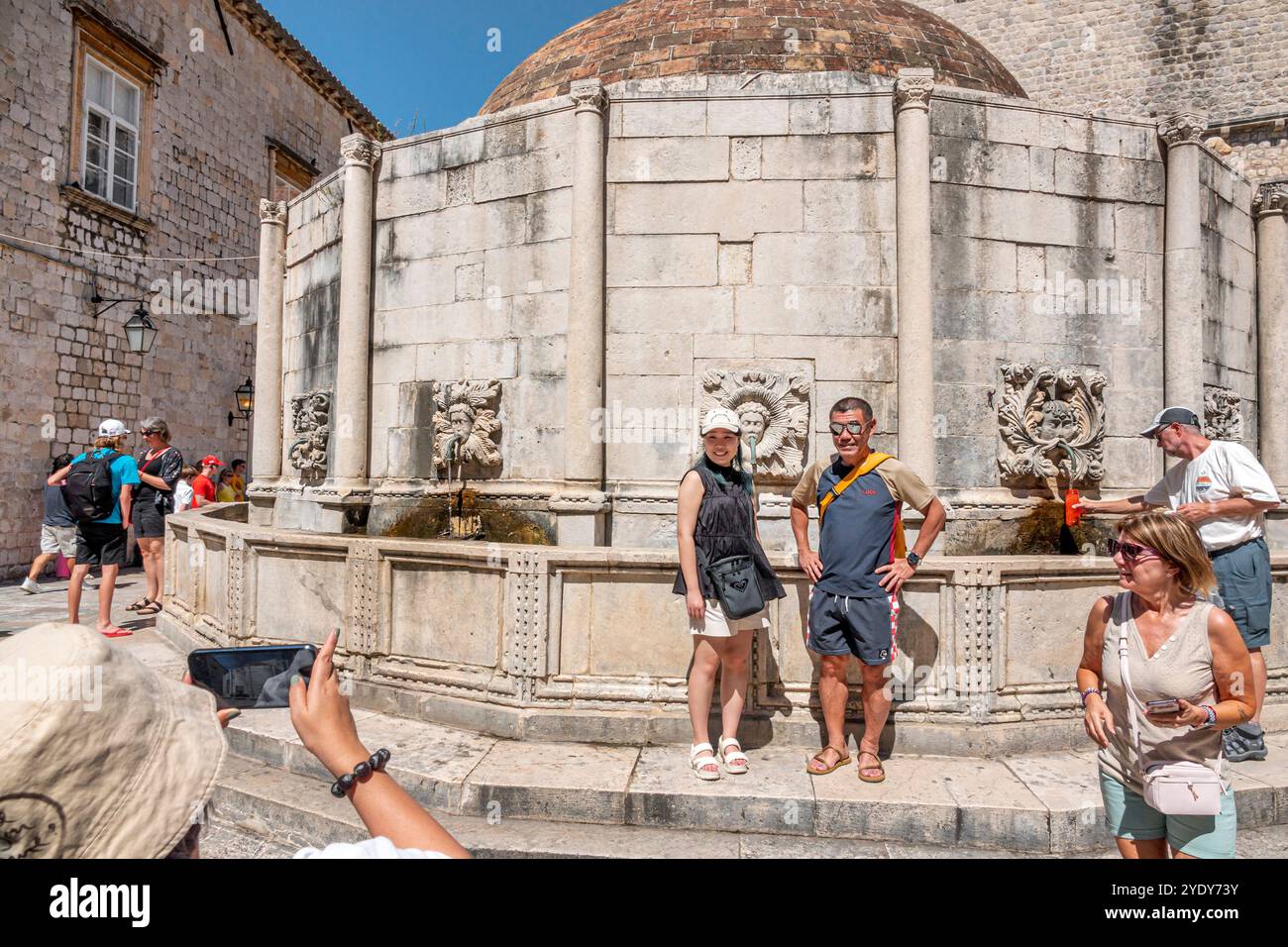 Dubrovnik Croazia, città vecchia di Stari Grad, città fortificata di Ragusa, cupola a cupola di Onofrio, grande Fontana di Velika Onofrijeva, sistema di acquedotti, tour dei visitatori Foto Stock