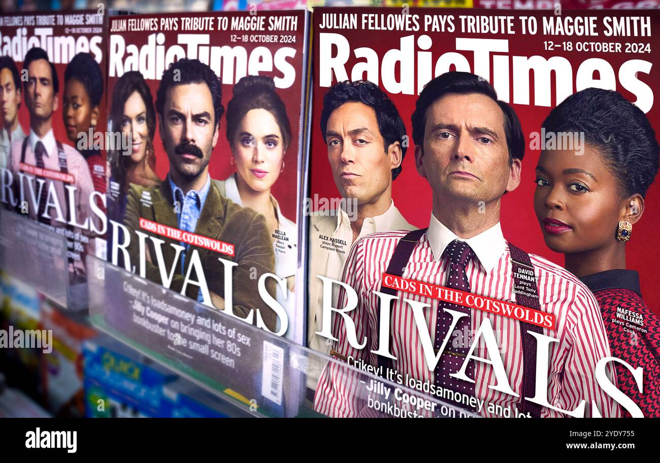 Rivals, una nuova serie Disney Plus, ha la copertina di radio Times. David Tennant, Aidan Turner, Alex Hassell, Nafessa Williams, Victoria Smurfit Foto Stock