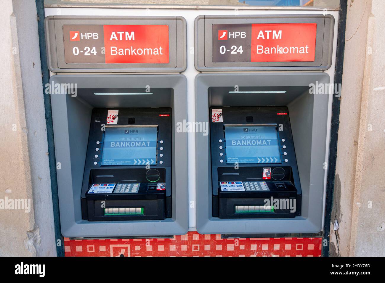 Dubrovnik Croazia, città vecchia di Stari Grad, città murata di Ragusa, sportello Bankomat HPB, self-service, Balcani croati Europa europea, i visitatori viaggiano per Foto Stock