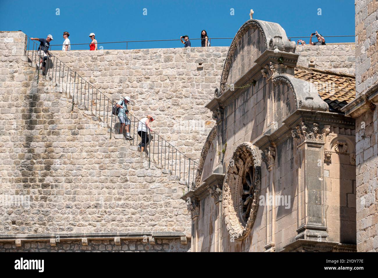 Dubrovnik Croazia, città Vecchia di Stari Grad, città fortificata di Ragusa, via principale Stradun Placa, Dubrovnik Croazia, città Vecchia di Stari Grad, città fortificata di Ragusa, a pochi passi da W. Foto Stock