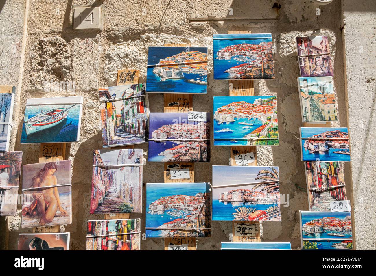 Dubrovnik Croazia, città vecchia di Stari Grad, città murata di Ragusa, piccole stampe di tela, scene locali, opere d'arte, vendita di mostre, Balcani croati Europa europea UE Foto Stock