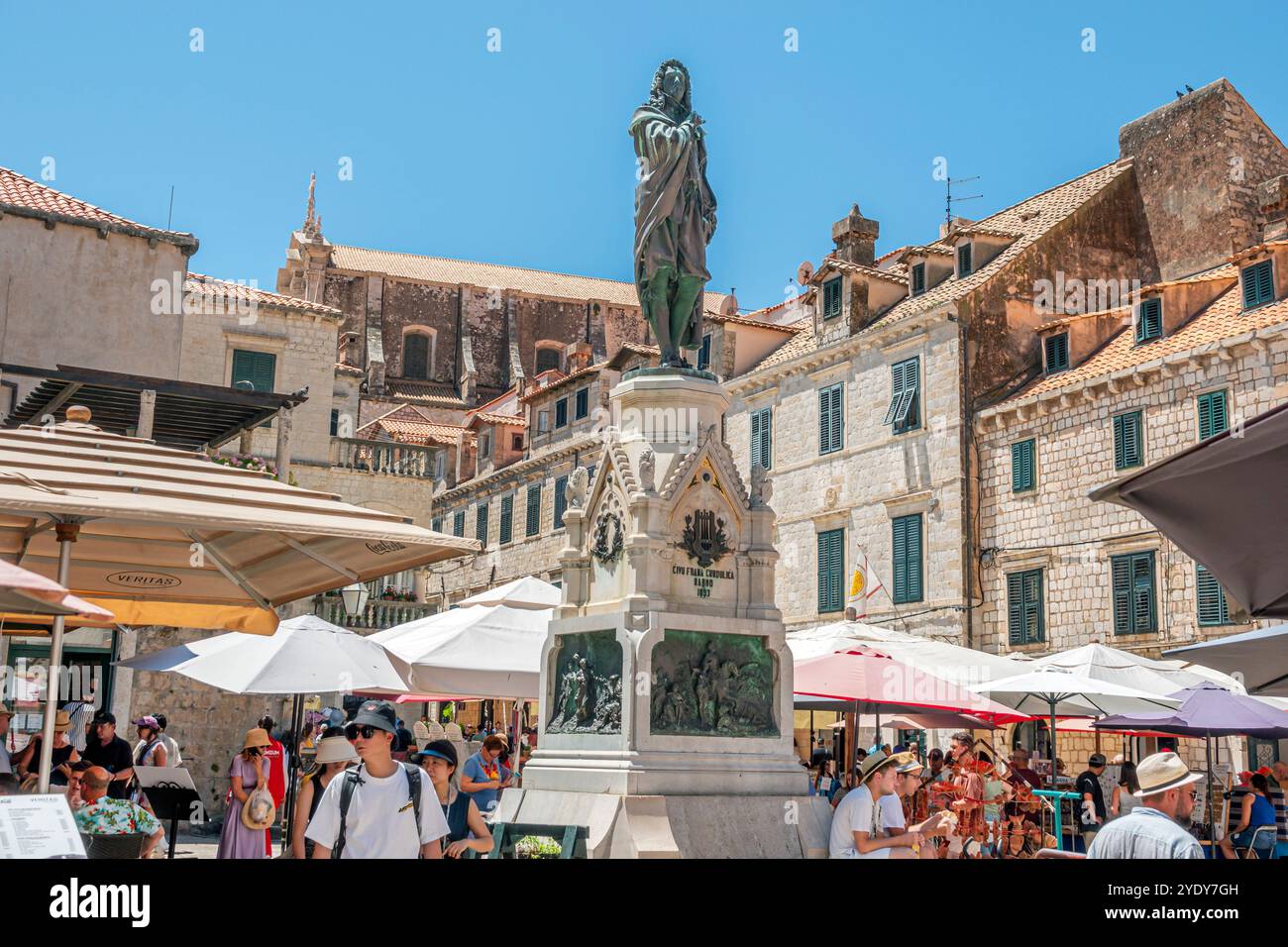 Dubrovnik Croazia, città vecchia di Stari Grad, città murata di Ragusa, Gundulic Gunduliceva Poljana Square, mercato all'aperto, bancarelle di bancarelle, turisti, c Foto Stock