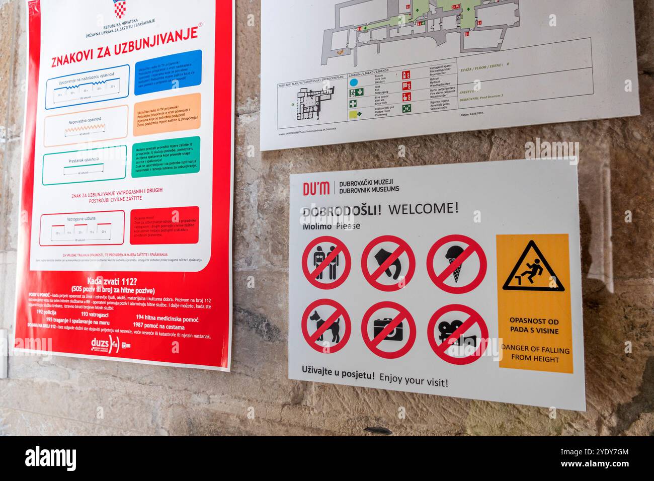 Dubrovnik Croazia, città vecchia di Stari Grad, città fortificata di Ragusa, via Ulica Pred Dvorom, Palazzo del Rettore Kulturno-povijesni muzej u Knezevu dvoruvisitors, cUL Foto Stock