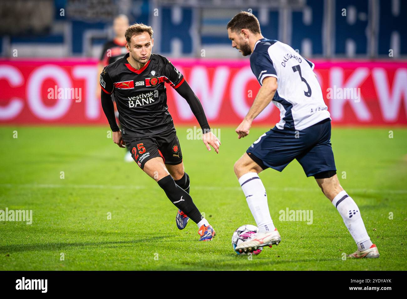 Herning, Danimarca. 27 ottobre 2024. Jan Kuchta (25) del FC Midtjylland si è visto durante il 3F Superliga match tra FC Midtjylland e Aarhus GF al MCH Arena di Herning. Foto Stock