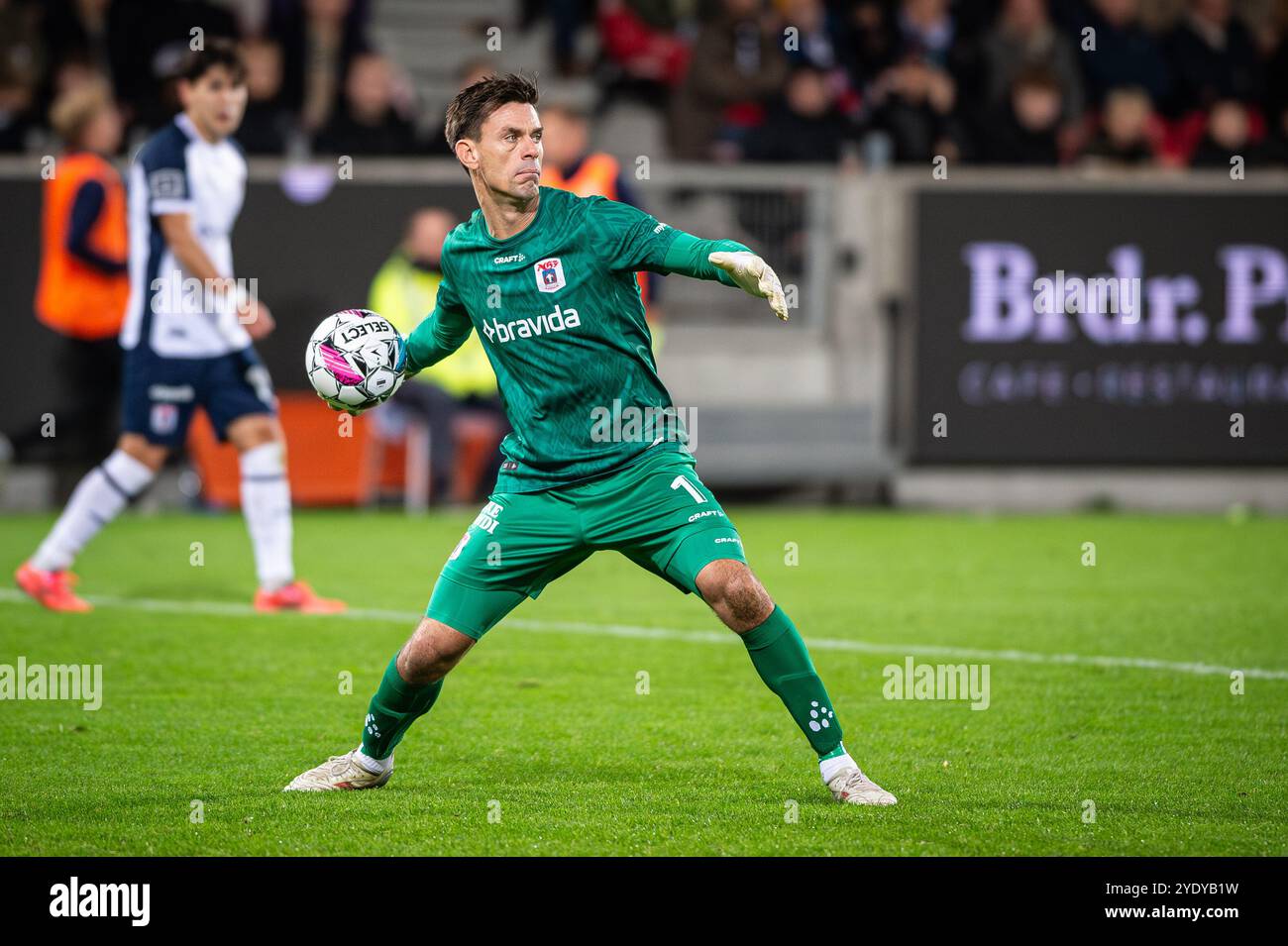 Herning, Danimarca. 27 ottobre 2024. Il portiere Jesper Hansen (1) dell'Aarhus GF visto durante il 3F Superliga match tra FC Midtjylland e Aarhus GF all'MCH Arena di Herning. Foto Stock