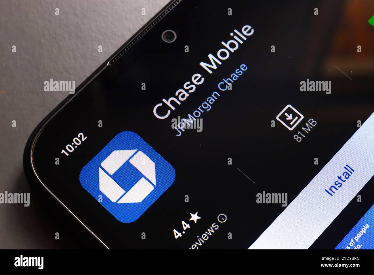 29 ottobre 2024, Portogallo. In questa immagine, il logo dell'app Chase Mobile viene visualizzato sullo schermo di uno smartphone Foto Stock