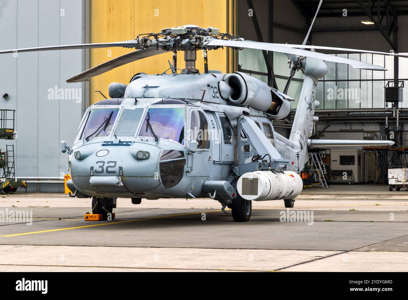 Elicottero Sikorsky MH-60S Seahawk della Marina DEGLI STATI UNITI dall'Helicopter Sea Combat Squadron 28 (HSC-28) Norfolk, Virginia, presso la Hohn Air base. Hohn, Germania - 12 giugno, Foto Stock