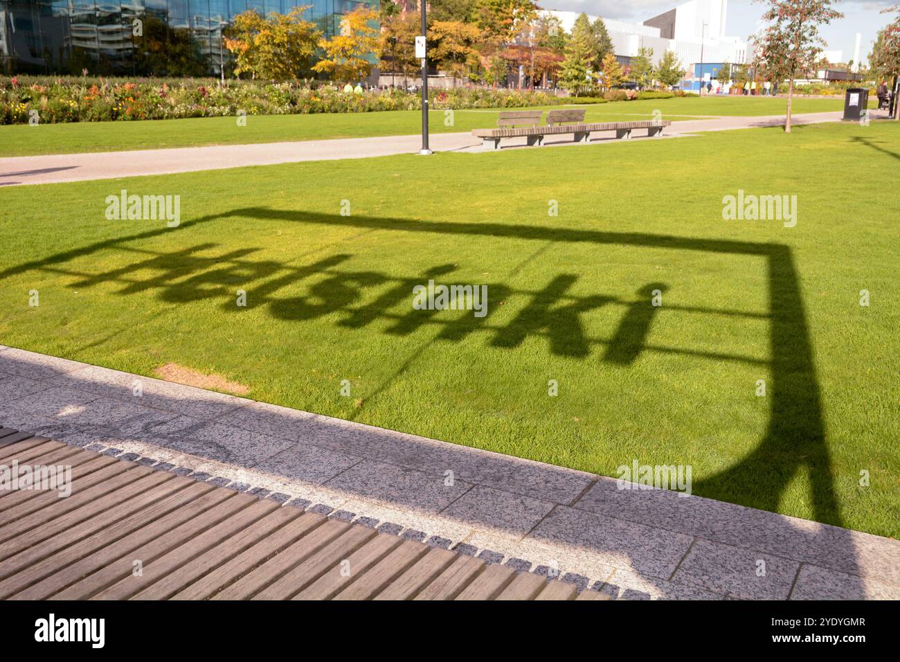 Cartello Helsinki accanto alla Biblioteca Oodi - Finlandia Foto Stock