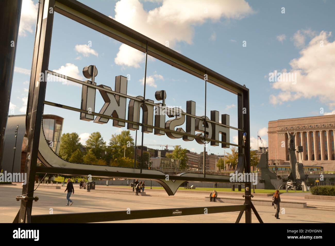 Cartello Helsinki accanto alla Biblioteca Oodi - Finlandia Foto Stock