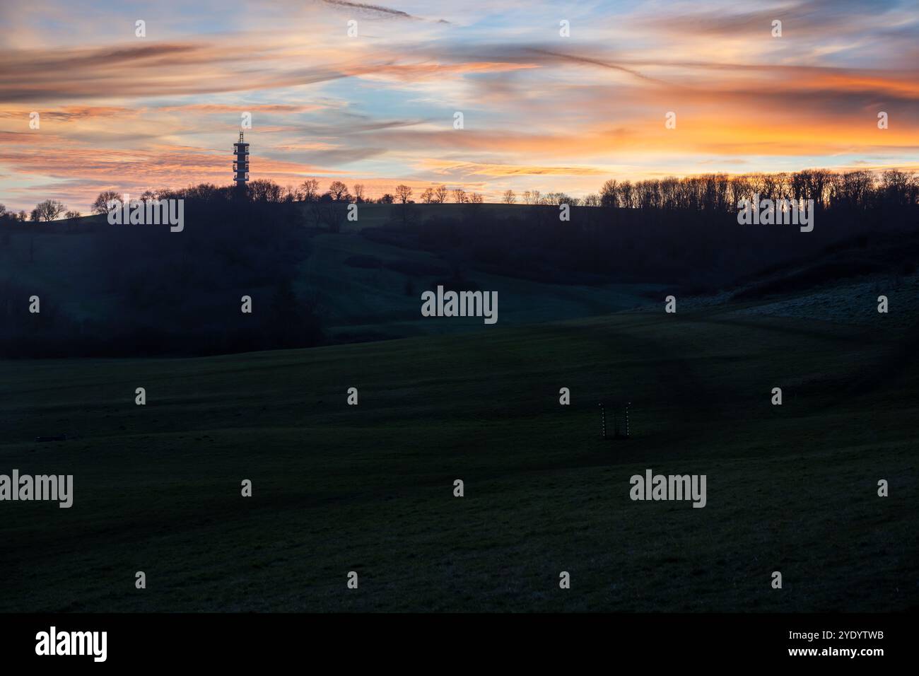 Il sole tramonta sulla collina Purdown nello Stoke Park di Bristol. Foto Stock