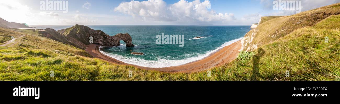 La pietra calcarea naturale arch rilievi di Durdle porta a Lulworth nel Dorset in Inghilterra del Jurassic Coast Sito Patrimonio Mondiale. Foto Stock
