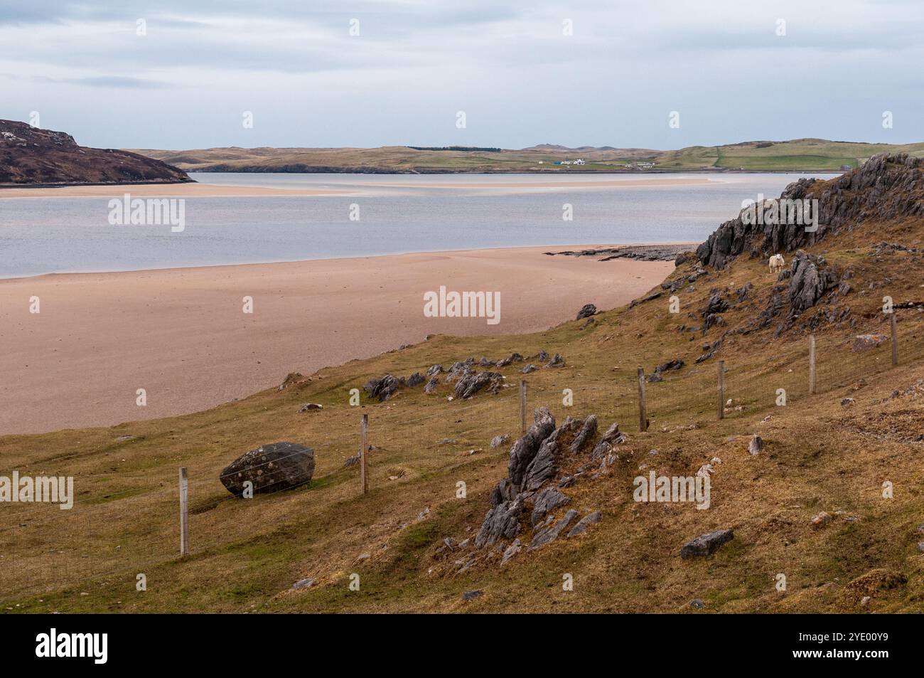 Il Kyle of Durness, estuario del fiume Dionard, attraversa il paesaggio dell'estremo nord delle Highlands scozzesi. Foto Stock