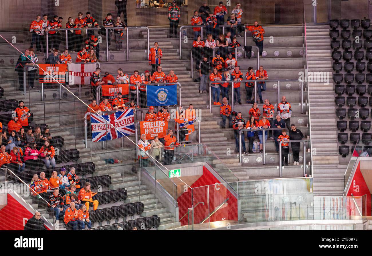 Zurigo, Svizzera, 8 ottobre 2024: Numerosi tifosi di Sheffield in Inghilterra hanno viaggiato con la squadra a Zurigo. Garantiscono una buona atmosfera nelle SWI Foto Stock