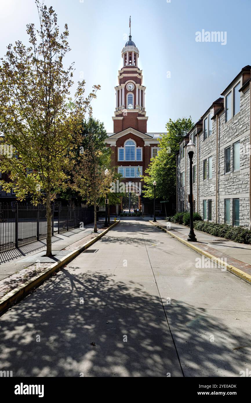 Knoxville, Tennessee, USA-21 settembre 2024: Howard H. Baker Federal Courthouse, Cumberland Avenue all'ingresso di Market Street. Foto Stock