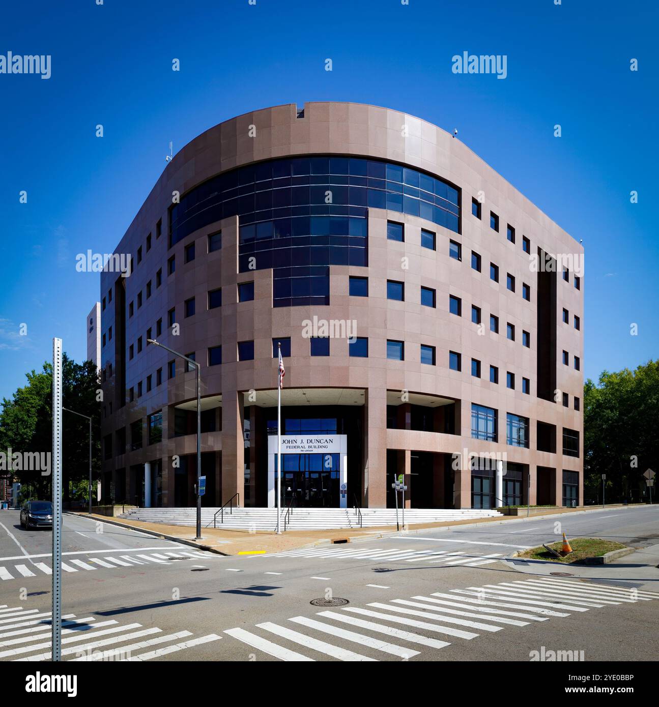 Knoxville, Tennessee, USA-21 settembre 2024: John J. Duncan Federal Building, 710 Locust Street. Architettura moderna. Foto Stock