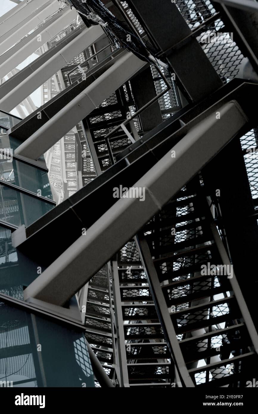 Struttura complessa assemblata da telai in acciaio Foto Stock