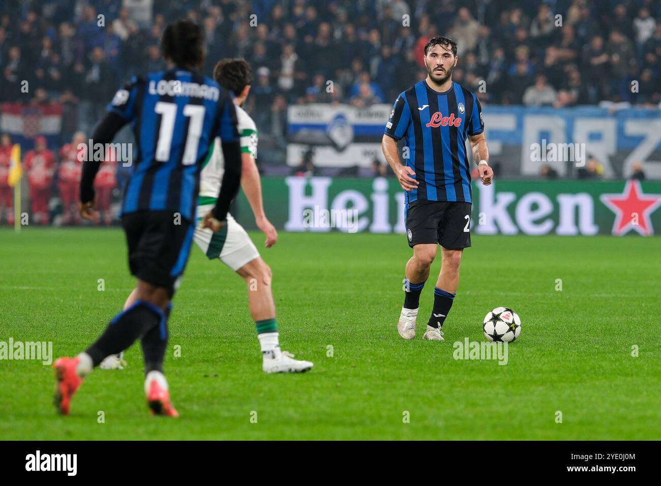 Sead Kolasinac dell'Atalanta BC 1907 in azione durante la partita di calcio della fase MD1 della UEFA Champions League 2024/2025 tra l'Atalanta BC e il Celtic Foto Stock