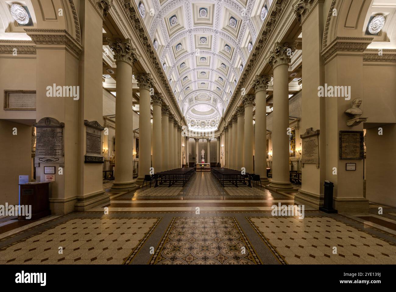 Basilica di San Marino, dove possono svolgersi anche eventi secolari (non religiosi), in quanto la chiesa appartiene allo Stato. Contrada Omagnano, città di San Marino, San Marino Foto Stock