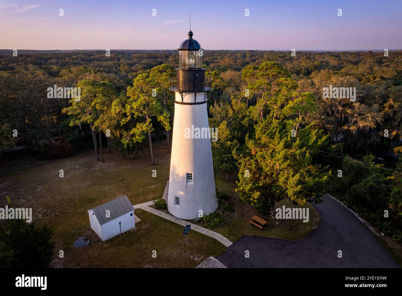 Veduta aerea del faro di Amelia Island bagnato dalla luce del mattino presto, Amelia Island, Florida, Stati Uniti Foto Stock