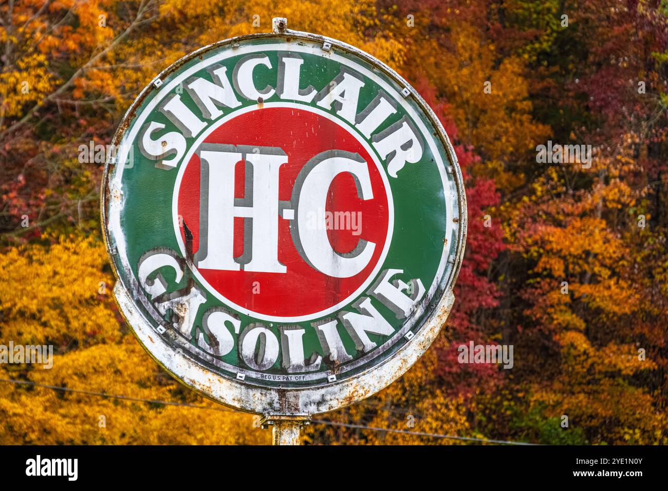 Insegna vintage Sinclair H-C Gasoline a Scaly Mountain, North Carolina. (USA) Foto Stock