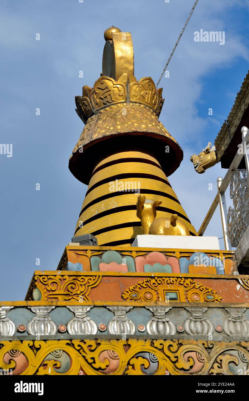 Vista parziale del National Memorial Chorten, costruito nel 1974 in onore del terzo re del Bhutan, Jigme Dorji Wangchuck, Thimphu, Bhutan Foto Stock