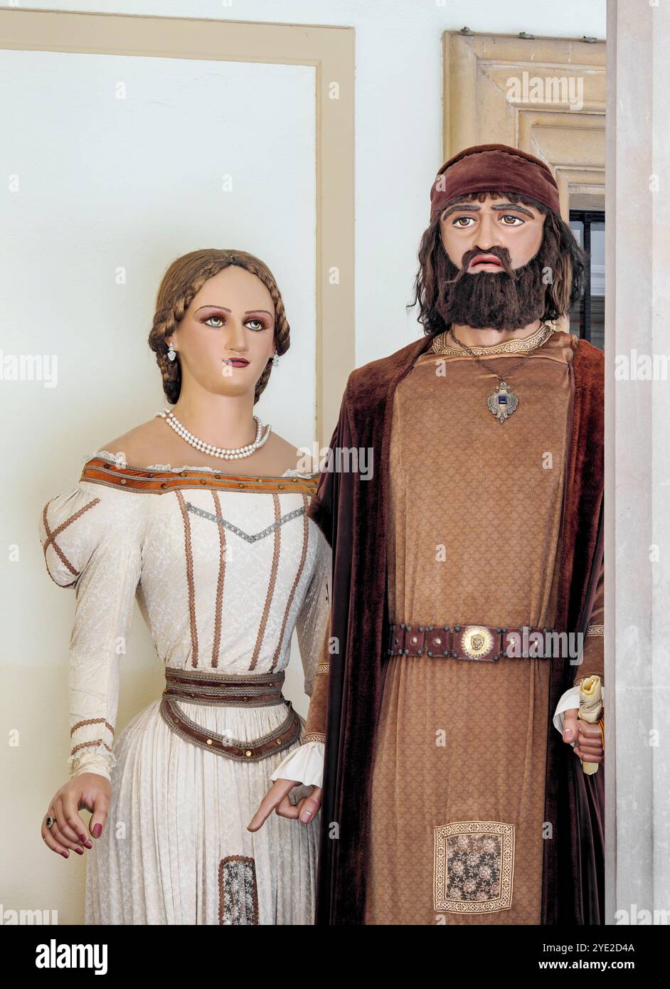 Figure giganti tradizionali al municipio, Terrassa, Catalogna, Spagna Foto Stock