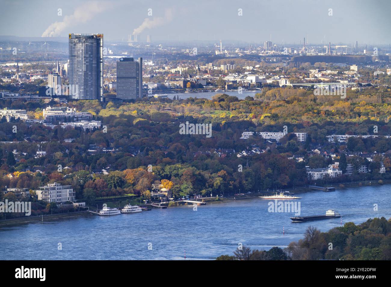 Skyline di Bonn sul Reno, Segretariato UNFCCC della Convenzione quadro sui cambiamenti climatici, grattacielo delle Nazioni Unite, campus di Bonn, Posttower, Deutsc Foto Stock