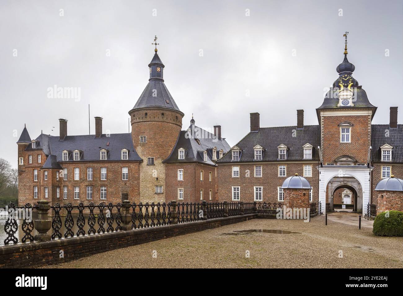 Il castello di Anholt è uno dei più grandi castelli d'acqua del Munsterland, in Germania, in Europa Foto Stock