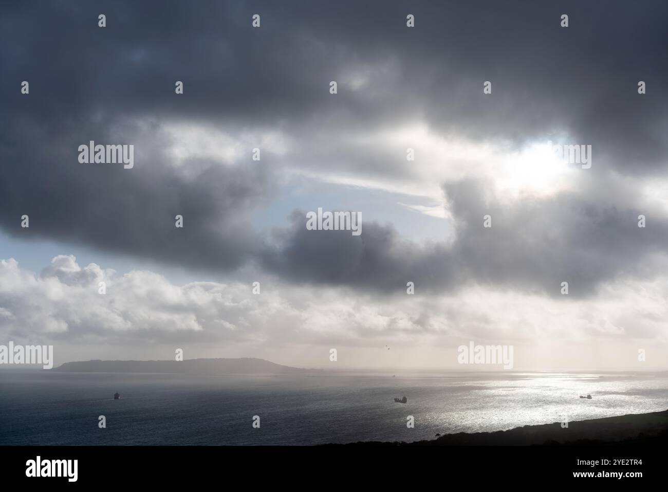 Vista di Portland di fronte alla Ringstead Bay sulla Jurassic Coast nel Dorset, Regno Unito Foto Stock