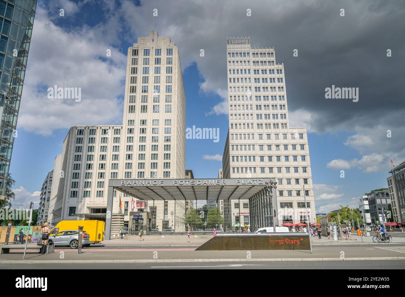 Stazione ferroviaria, Hotel Ritz Carlton, Beisheim Center, Potsdamer Platz, Tiergarten, Mitte, Berlino, Germania Foto Stock