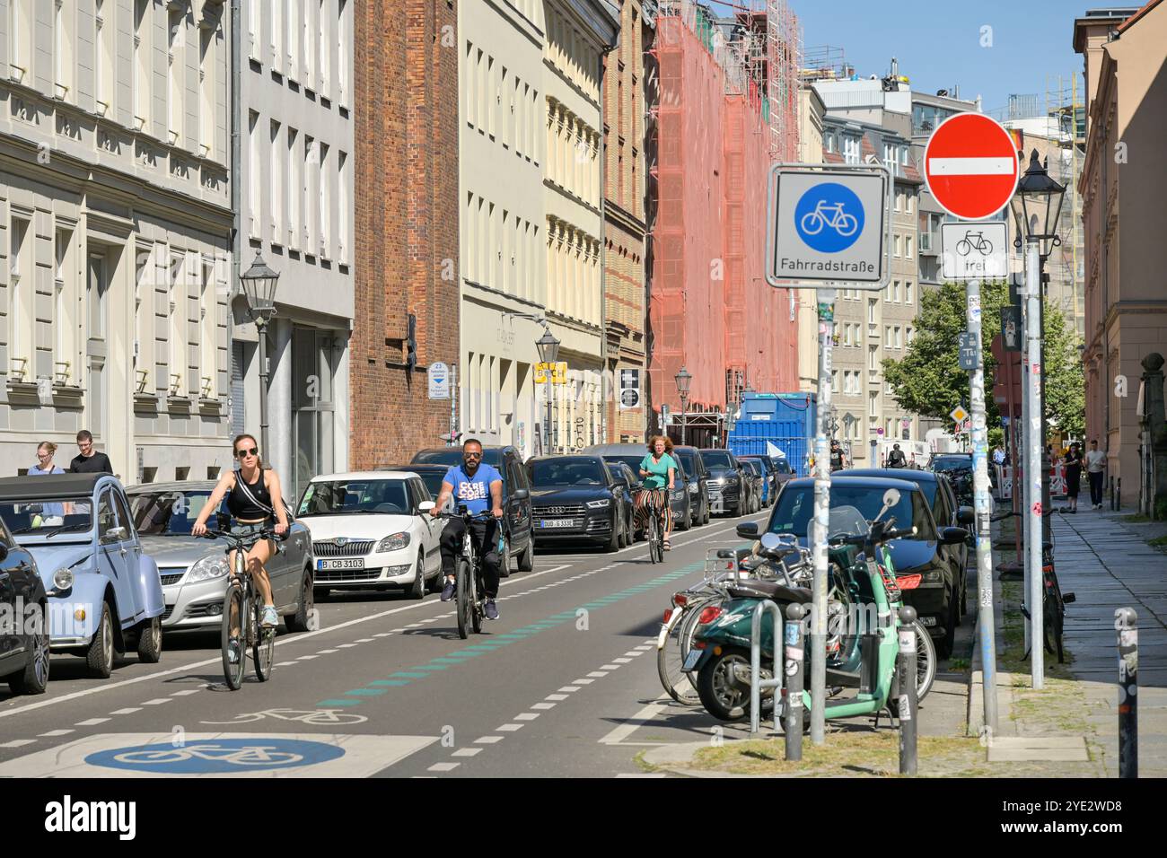 Via delle biciclette Linienstraße, Mitte, Berlino, Germania Foto Stock