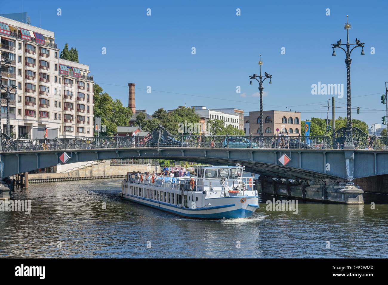 Sprea, piroscafo, ponte Weidendammer, Mitte, Berlino, Germania Foto Stock