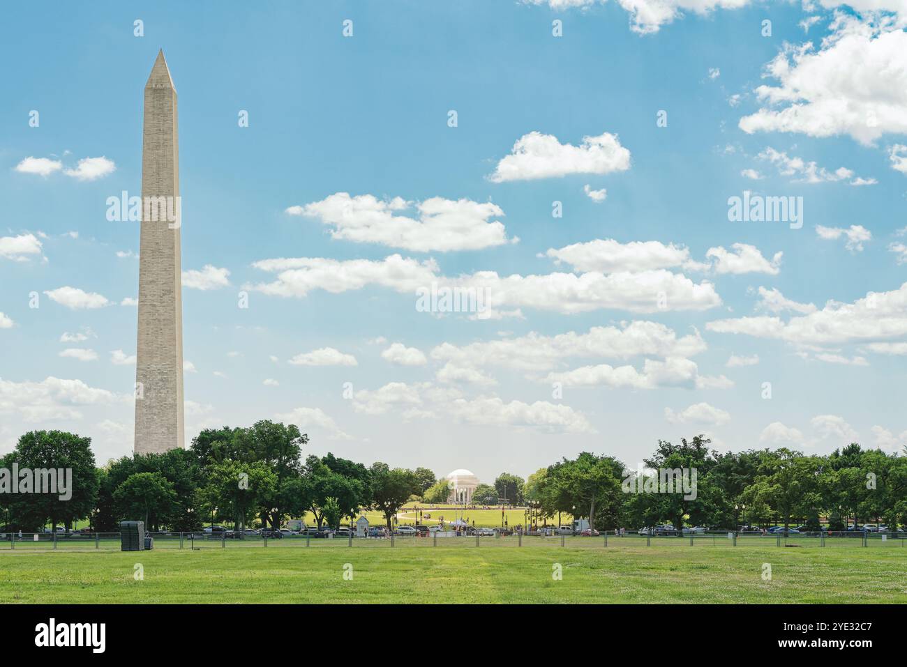 Washington Monument, obelisco sul National Mall e Jefferson Memorial a Washington, D.C., USA. Washington, D.C. paesaggio urbano paesaggio. Foto Stock