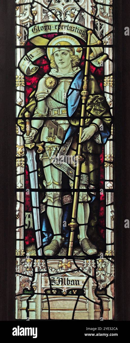 Vetrate colorate raffiguranti Sant'Alban, di Percy Bacon e Fratelli, Holy Trinity, Long Melford, Suffolk Foto Stock