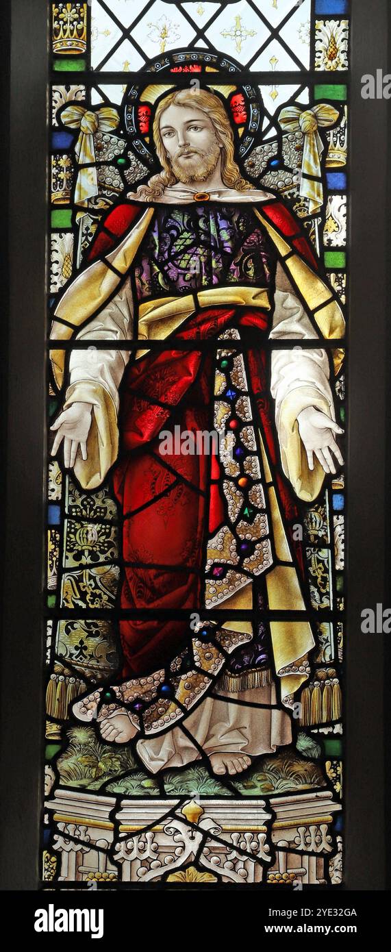 Vetrate colorate di Percy Bacon & Brothers raffiguranti Cristo Consoler, Pentlow Parish Church, Essex, Inghilterra Foto Stock