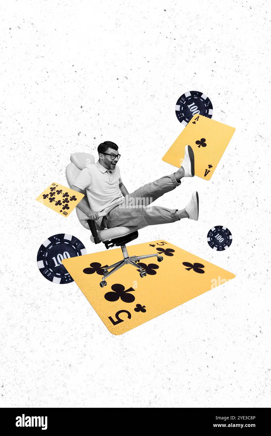 Grafica di tendenza composita immagine schizzo collage fotografico di chip di scommesse casinò blackjack jackpot miniatura giovane ragazzo seduto poltrona giocare carta Foto Stock