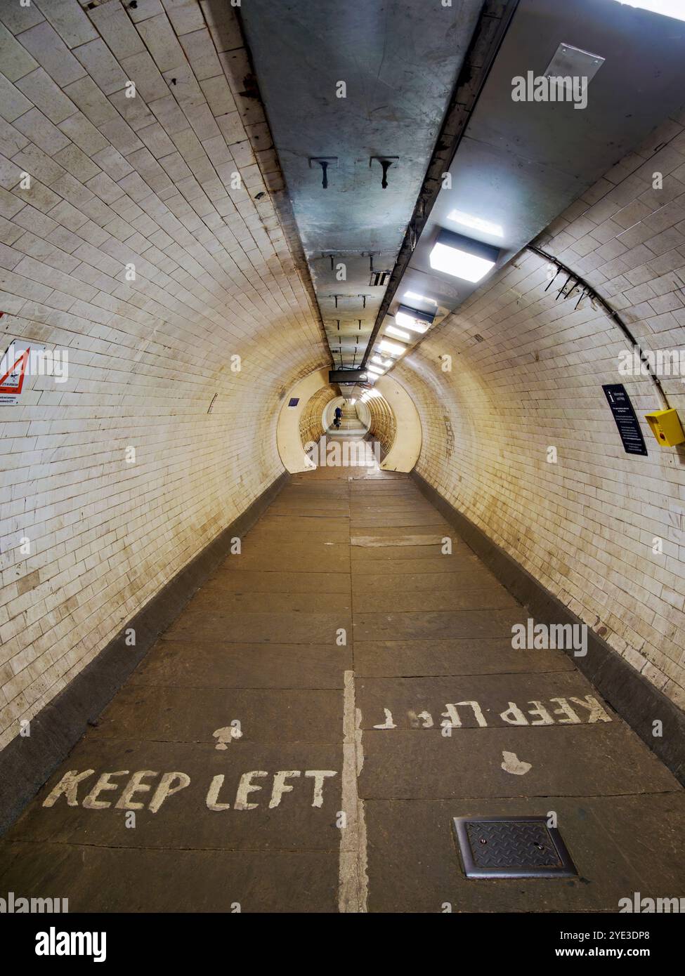 Greenwich Foot Tunnel, Interior, Greenwich, Londra, Inghilterra, Regno Unito Foto Stock