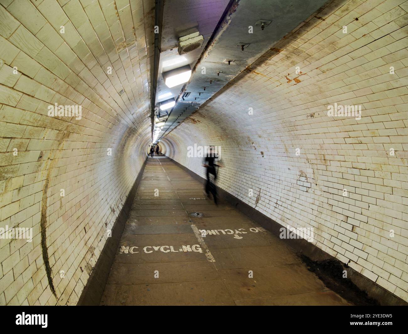Greenwich Foot Tunnel, Interior, Greenwich, Londra, Inghilterra, Regno Unito Foto Stock