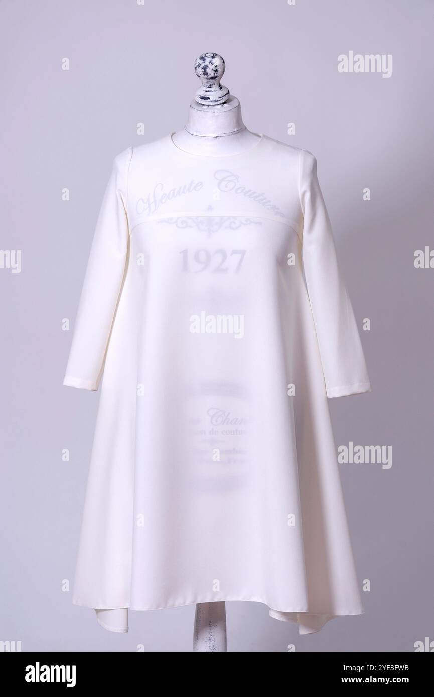 classic, fabbricazione, moderno, prodotto, donna, uomo, tradizionale, donna, tessuto fine, positività corporea, insieme, tradizione, tradizionale, stile, Foto Stock