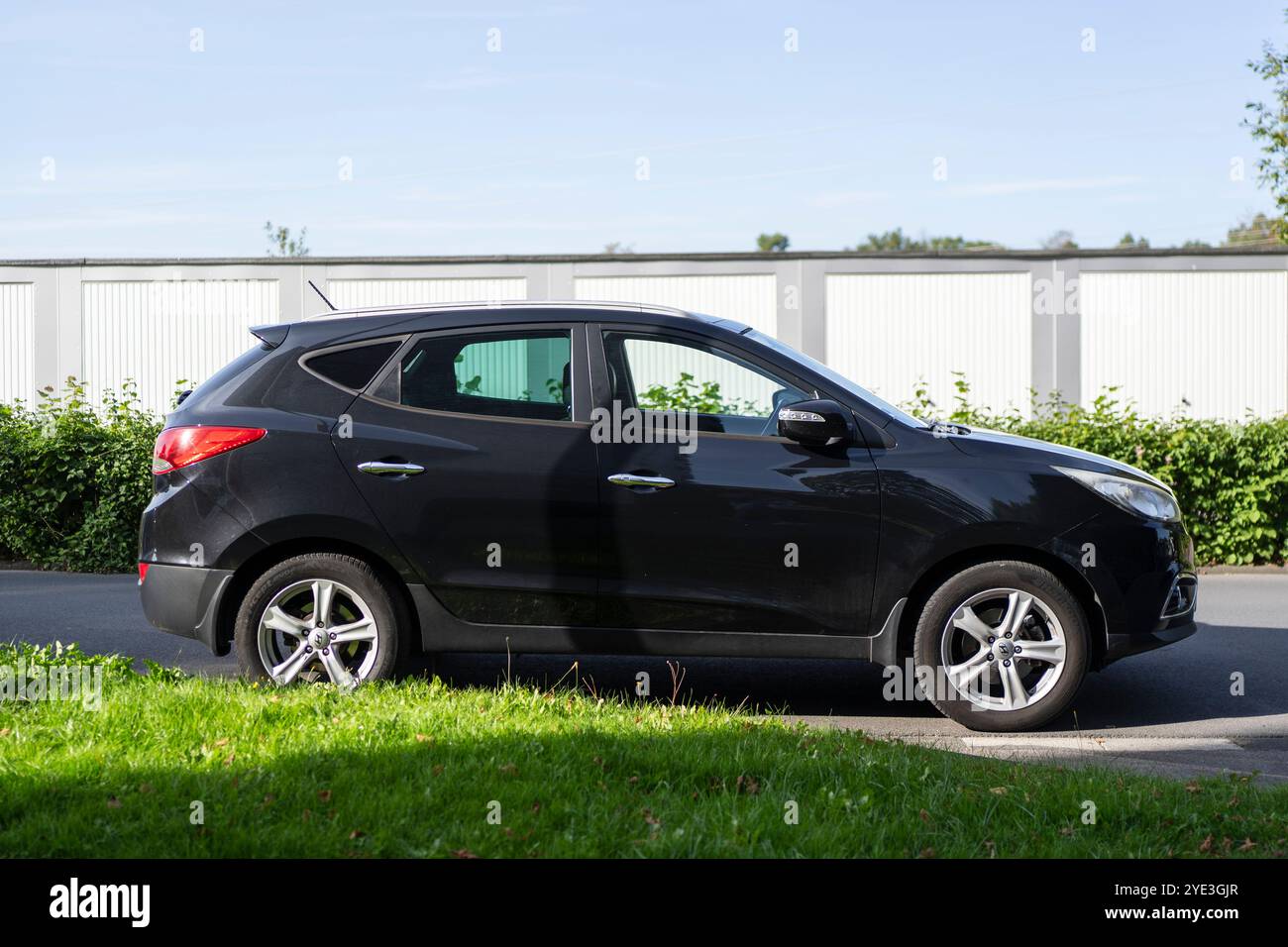 Iserlohn, NRW, Germania. 22 settembre 2024. Black Hyundai ix35 parcheggiata in un parcheggio Foto Stock