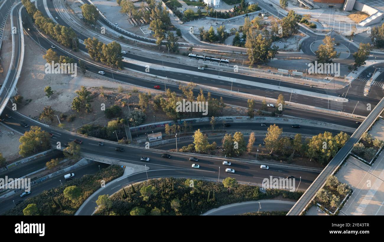 Veduta aerea dell'autostrada Leoforos Poseidonos ad Atene, Grecia Foto Stock