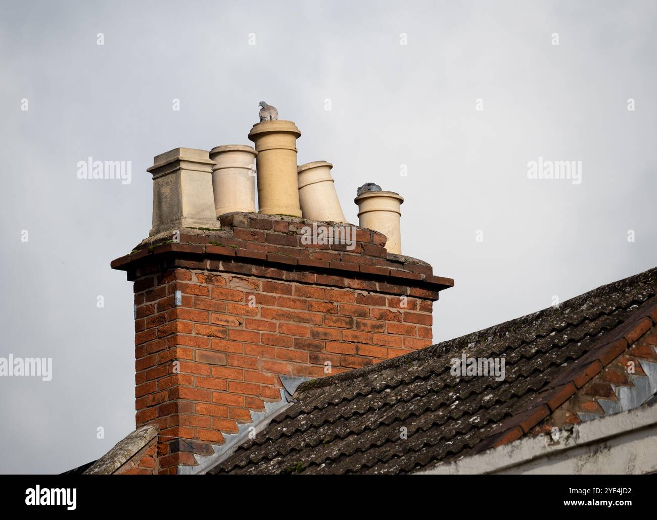 Cinque vasi di camino, Leamington Spa, Warwickshire, Regno Unito Foto Stock