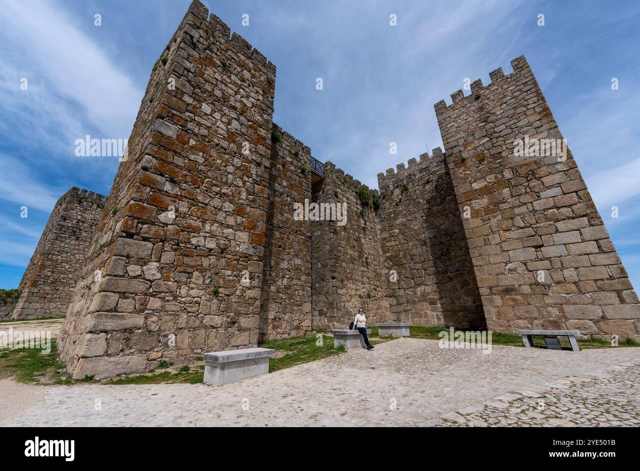 foto angolare del castello da un angolo basso Foto Stock