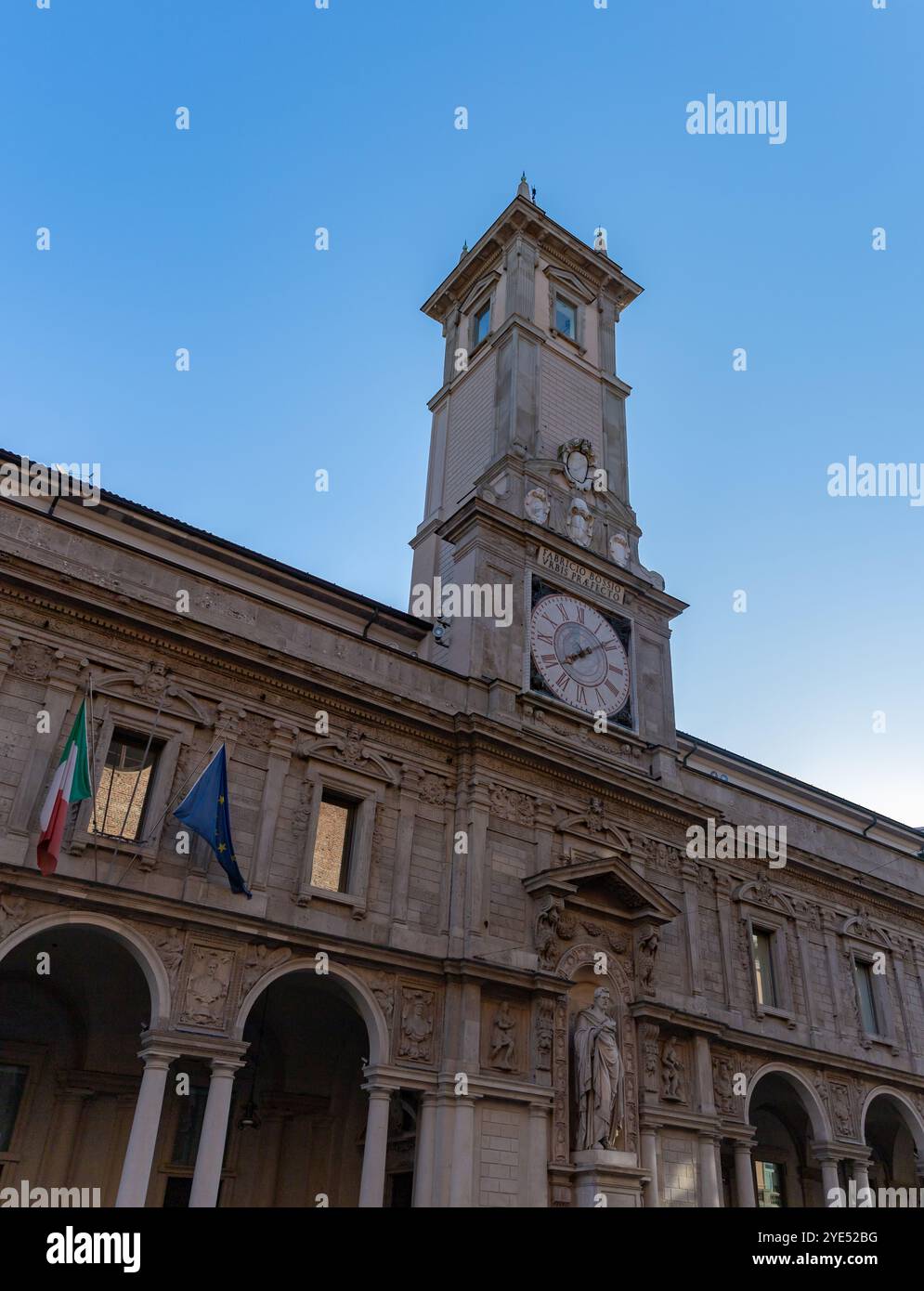 Una foto del Palazzo Giureconsulti, a Milano. Foto Stock