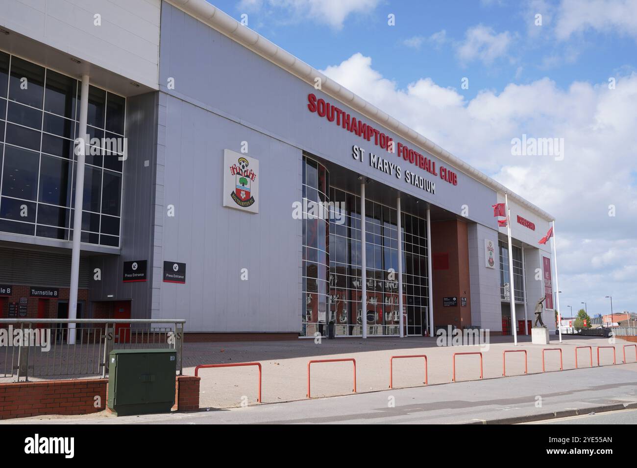 Stadio del Southampton Football Club, St Mary's.. Squadra di Premier League. Esterno del campo da football. Southampton Regno Unito 15 aprile 2024 Foto Stock