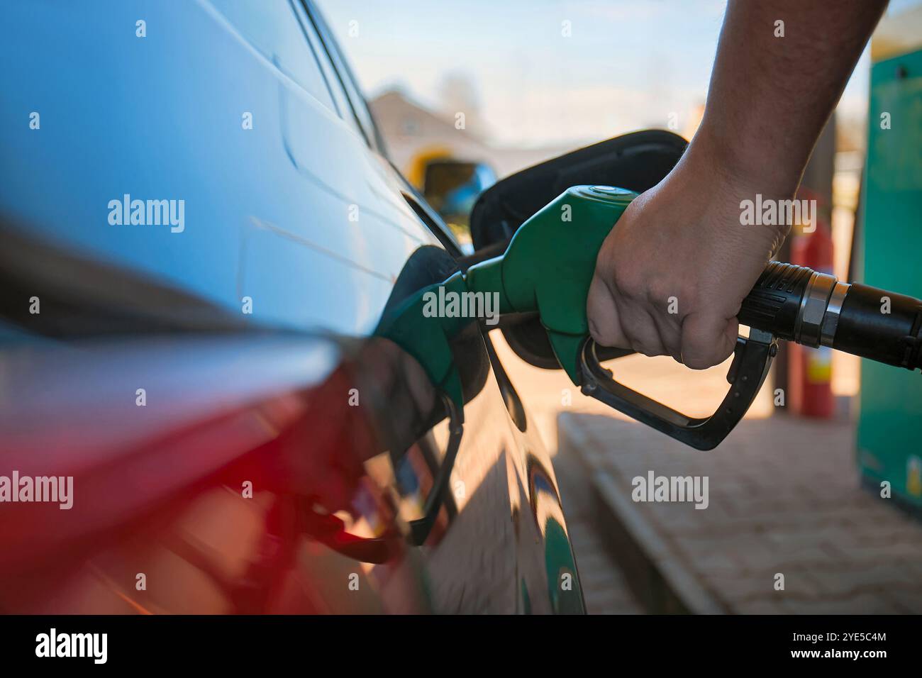 Ugello stazione di rifornimento serbatoio auto Foto Stock